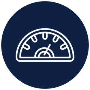 Weißes Tachometer- oder Geschwindigkeitsanzeige-Symbol auf dunkelblauem Kreis – Symbol für Leistung oder Effizienz.